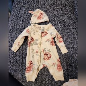 Bundle of 7 baby girl newborn outfits